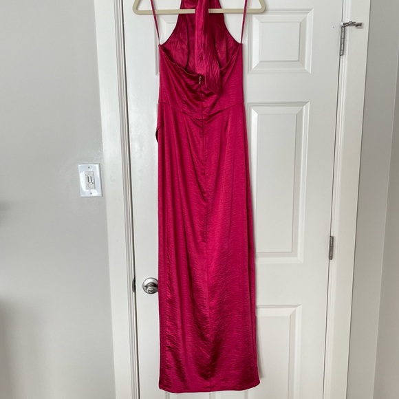 Chi chi London Chrysta halter neck hammered satin gown - Picture 8 of 15